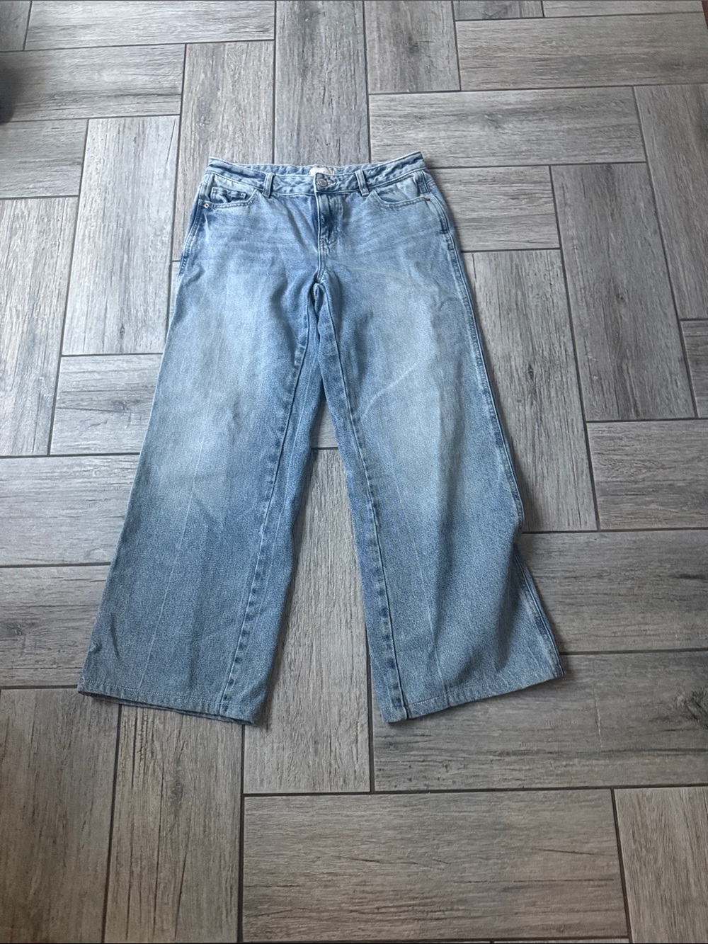 PacSun Women's Wide-Leg Cropped Jeans in Light Blue Wash